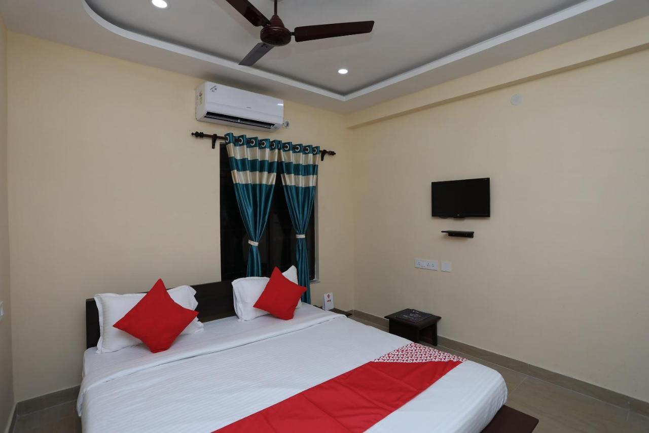 Oyo 17376 Happy Spring Inn Calcutta Buitenkant foto