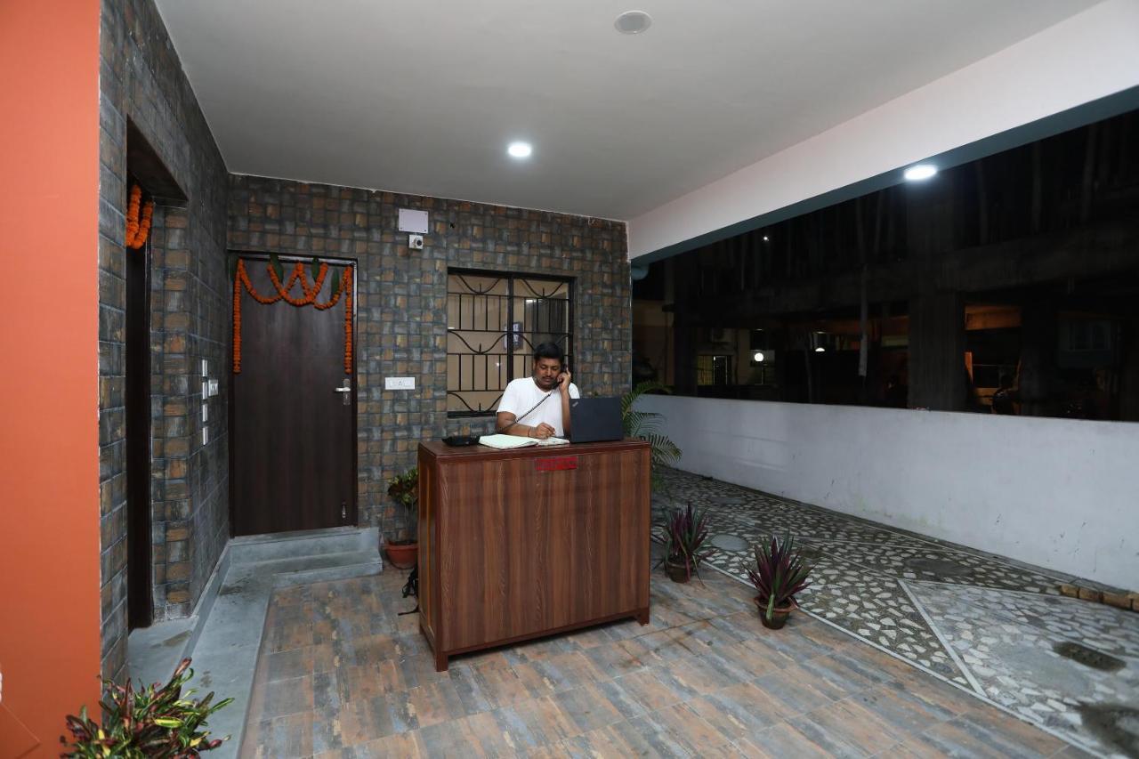 Oyo 17376 Happy Spring Inn Calcutta Buitenkant foto