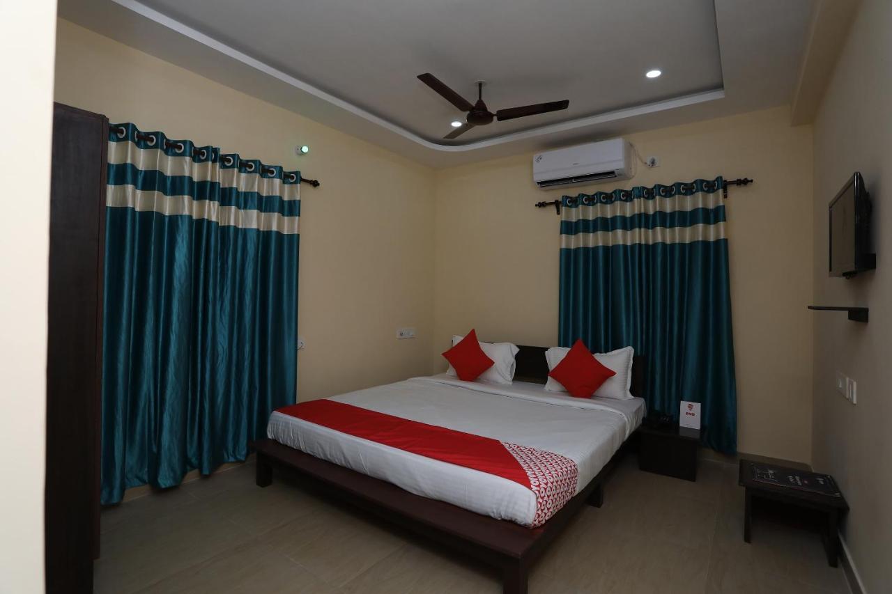 Oyo 17376 Happy Spring Inn Calcutta Buitenkant foto